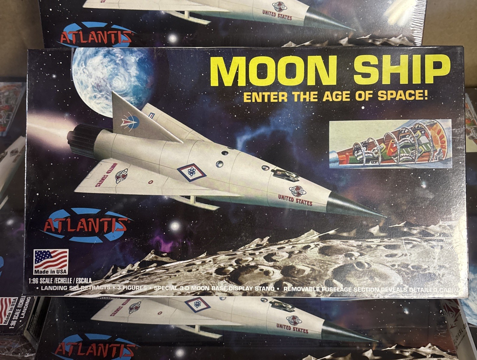 Qty (1) - Atlantis Moon Ship Spacecraft Model Kit 1/96 Scale H1825 - Sealed