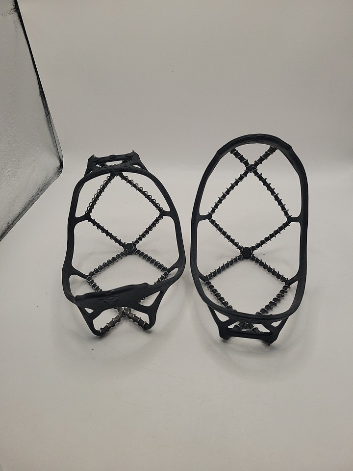 Pair of Yaktrax Walk Traction Cleats Walking Snow/Ice Size M
