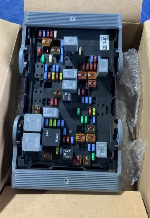 2010-2013 Chevrolet Silverado 1500 Engine FUSE BOX 5.3L GENUINE OEM
