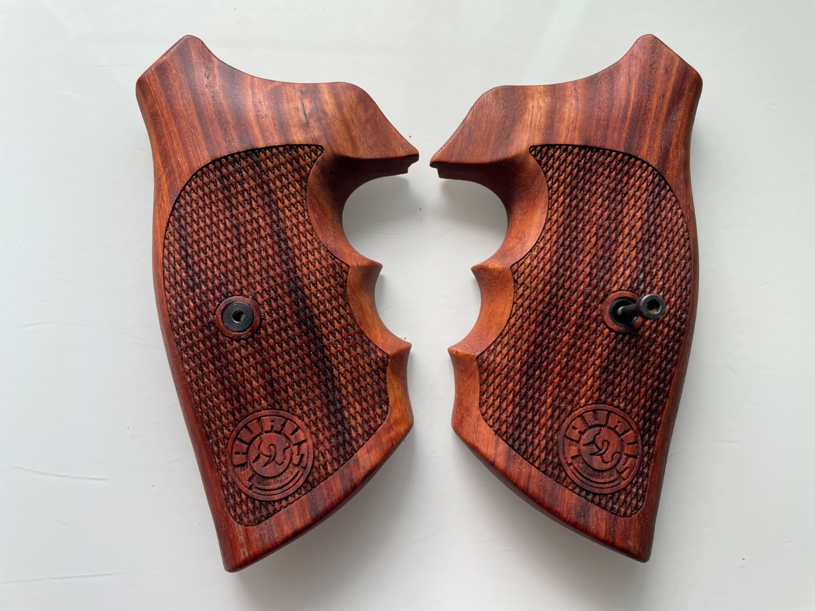 New grips for Taurus Medium/Large Revolver Grip, .357, 6 Shot handmade;Tau04