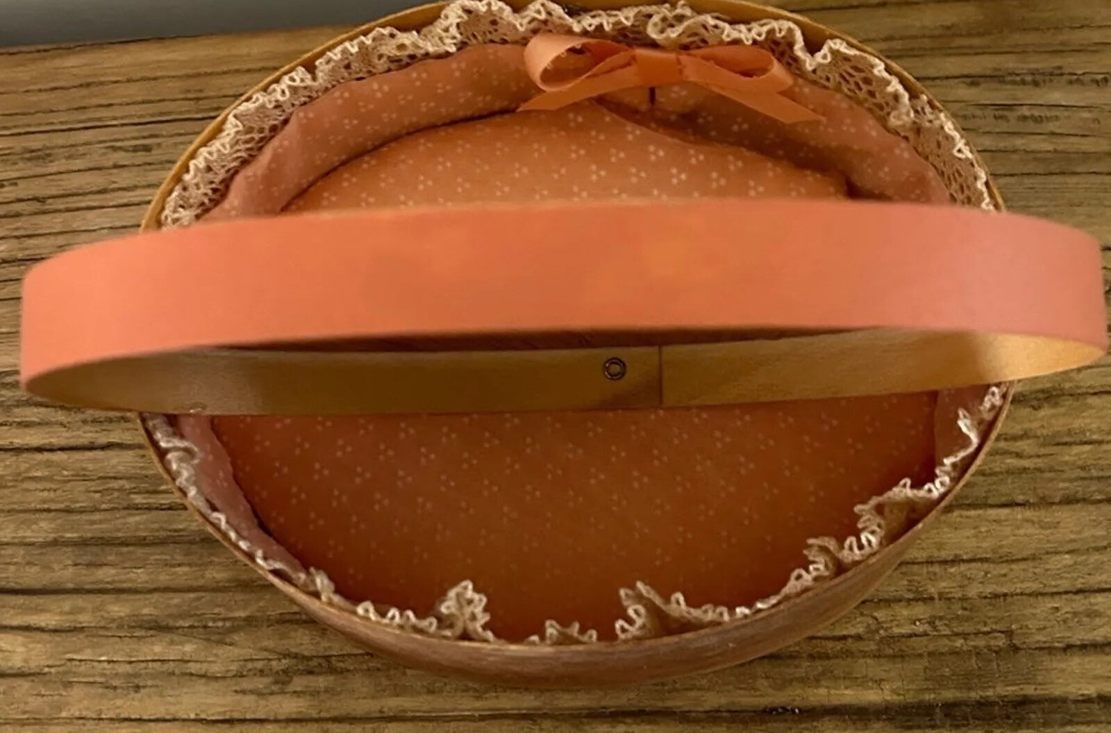 Vtg 1980s Oval Tolle Peach Hand Painted Shaker Wooden Fabic Lined Keepsake Box