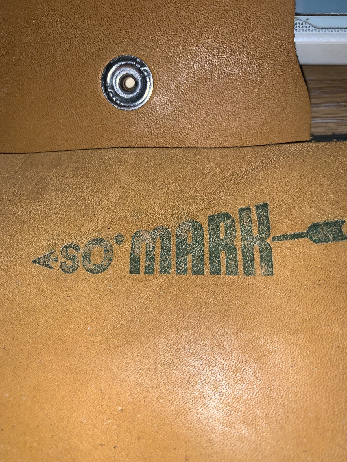SO’ Mark Leather Arrow Holder