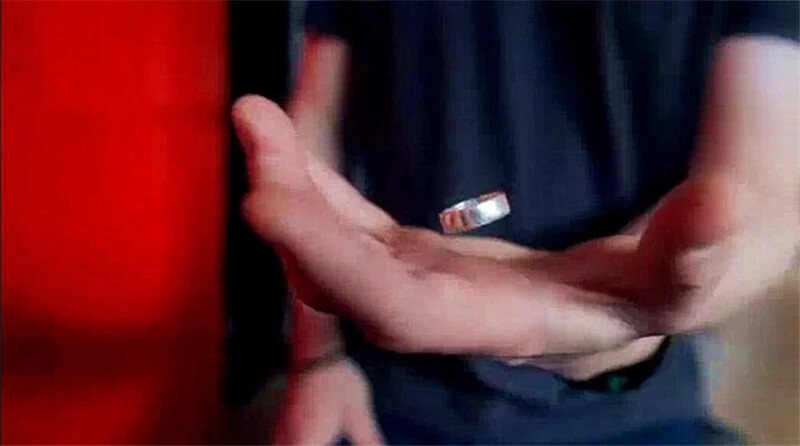 FLOATING RING MAGIC TRICK - Magnetic PK Ring Close-Up Illusion Gimmick Prop