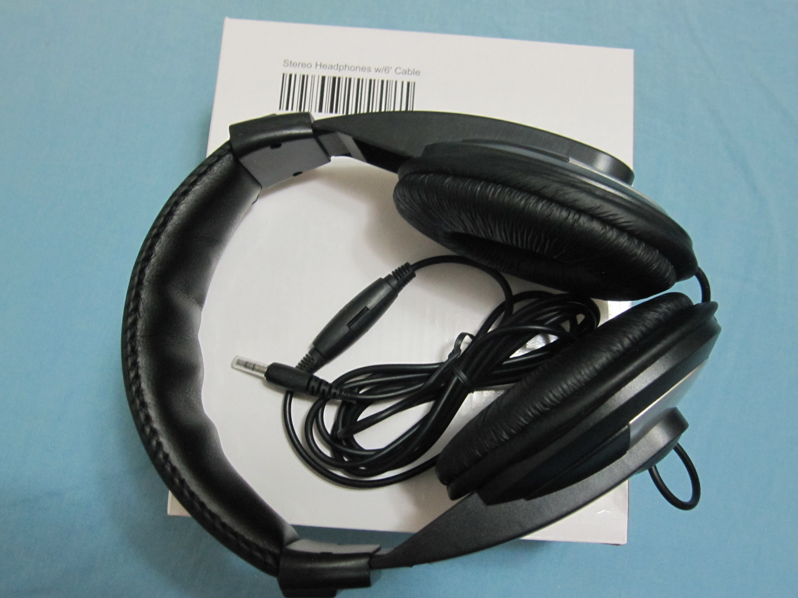 HP Stereo Headphones  504085-001 With 6" Cable And Volume Control