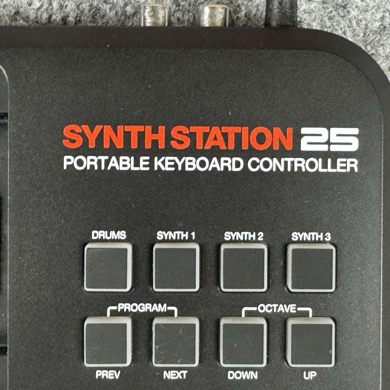 VINTAGE AKAI PROFESSIONAL SYNTHSTATION 25 PORTABLE KEYBOARD CONTROLLER