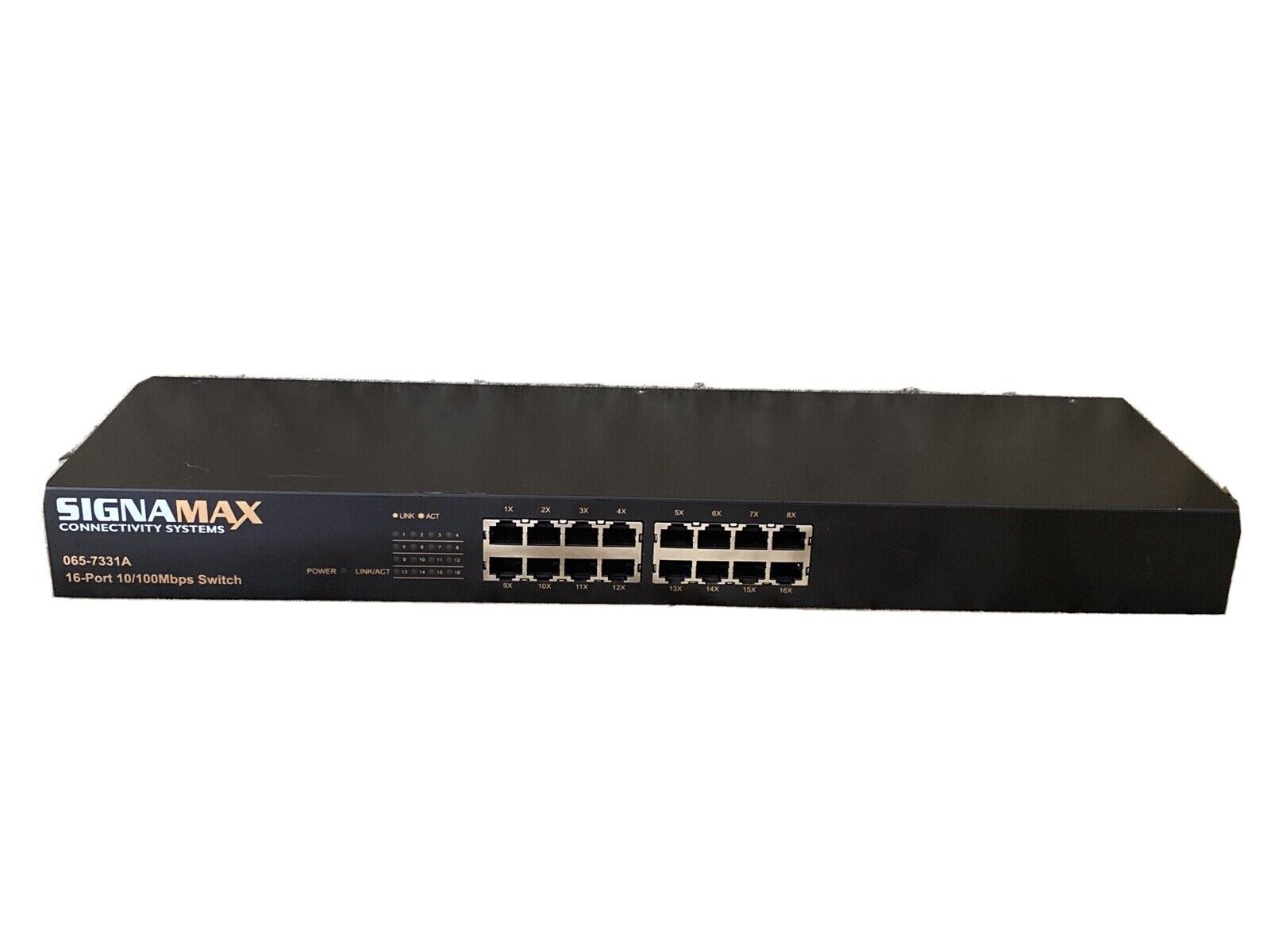 SignaMax Connectivity System 065-7331A 16-Port 10/100Mbps Switch