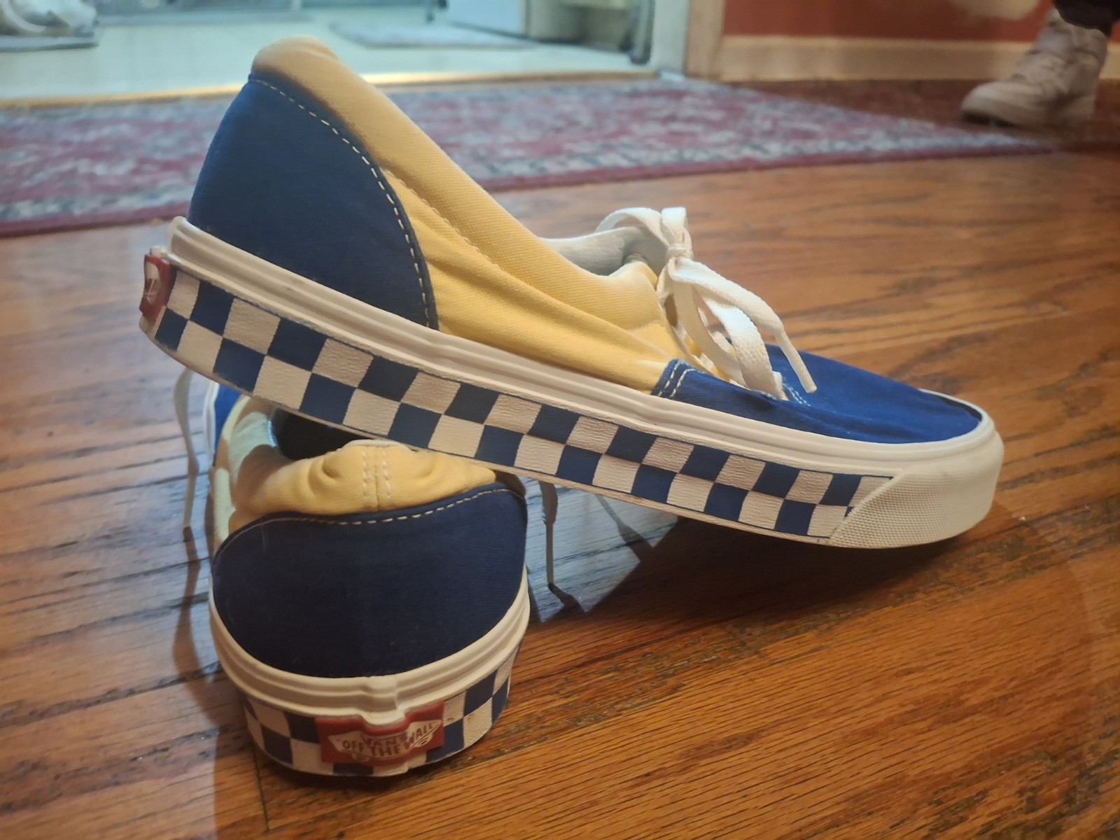 mens athletic shoes