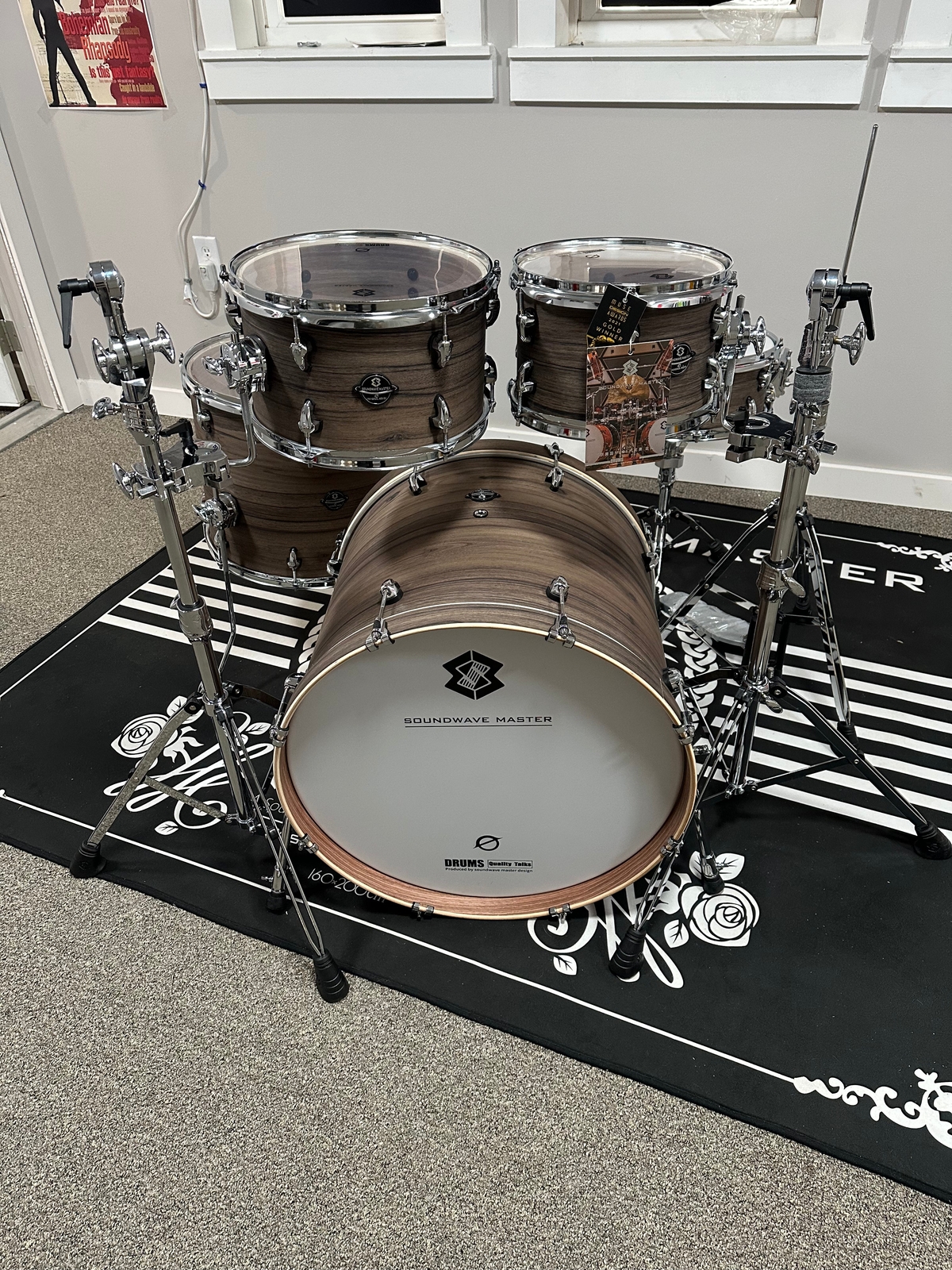 SOUNDWAVE MASTER GALAXY DISCOVERER IN BLACK WALNUT DRUM KIT