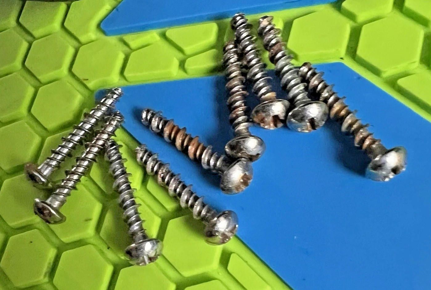 VIEWLOADER 12 VOLT REVY SCREWS (9) - VL REVOLUTION OG PAINTBALL LOADER HOPPER