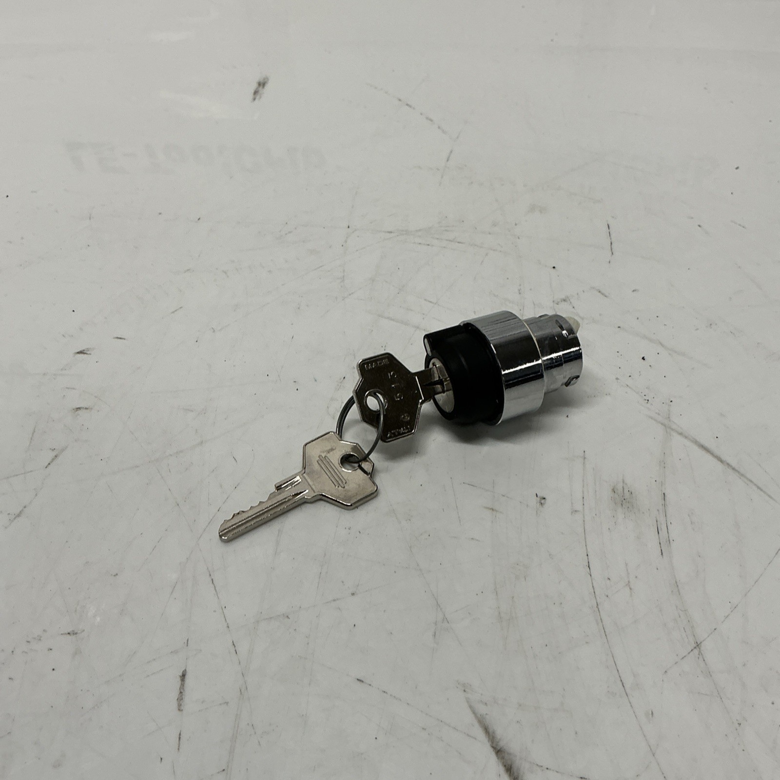 Unbranded G513 Keyed Selector Switch With 2 Keys W-449
