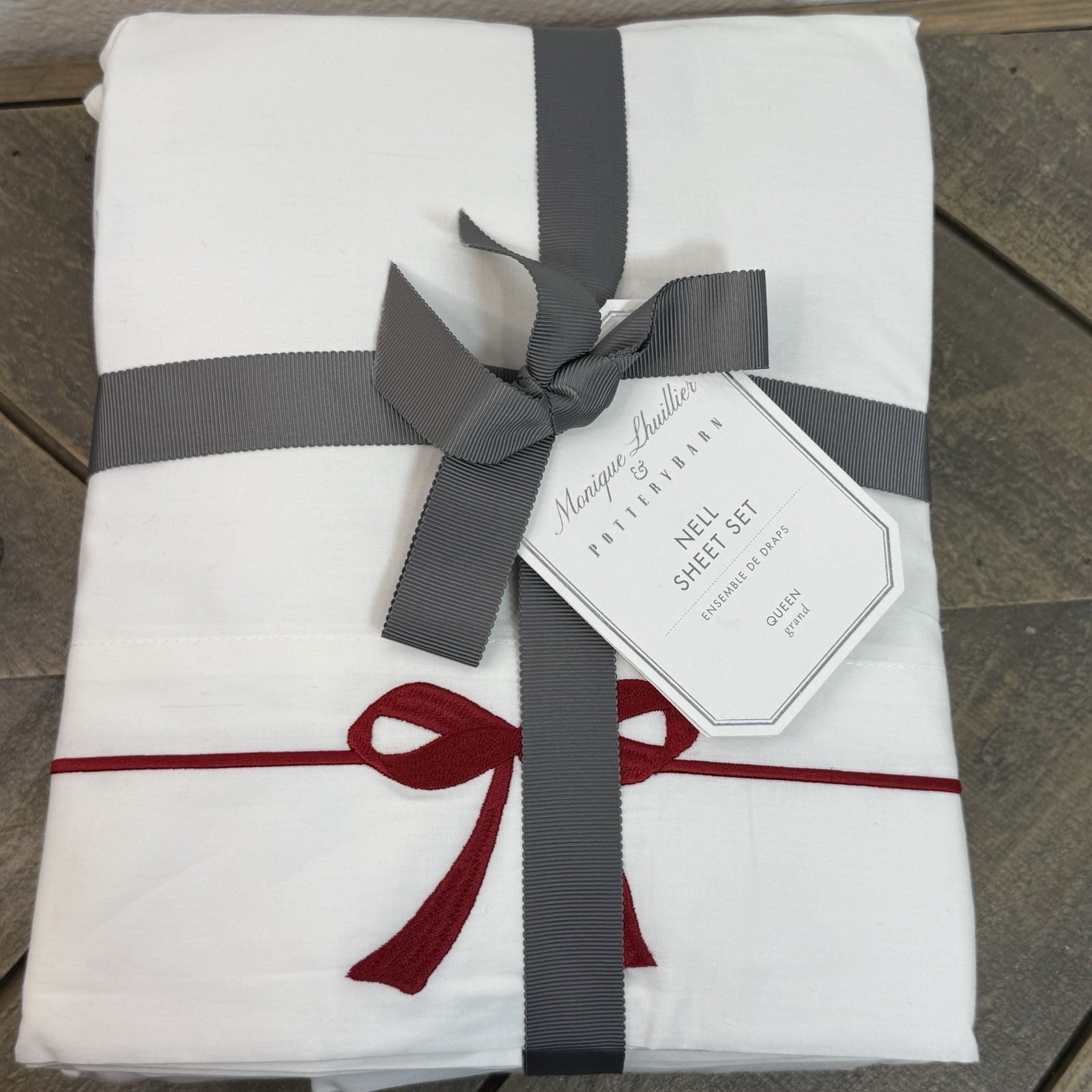 POTTERY BARN MONIQUE LHUILLIER NELL EMBROIDERED BOW SHEET SET, QUEEN ~ RED BOW