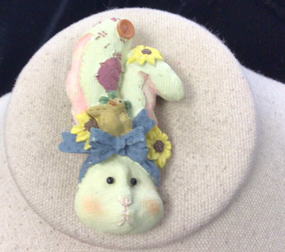 Vintage Easter Holiday Large Resin Costume Bunny Pin HH793