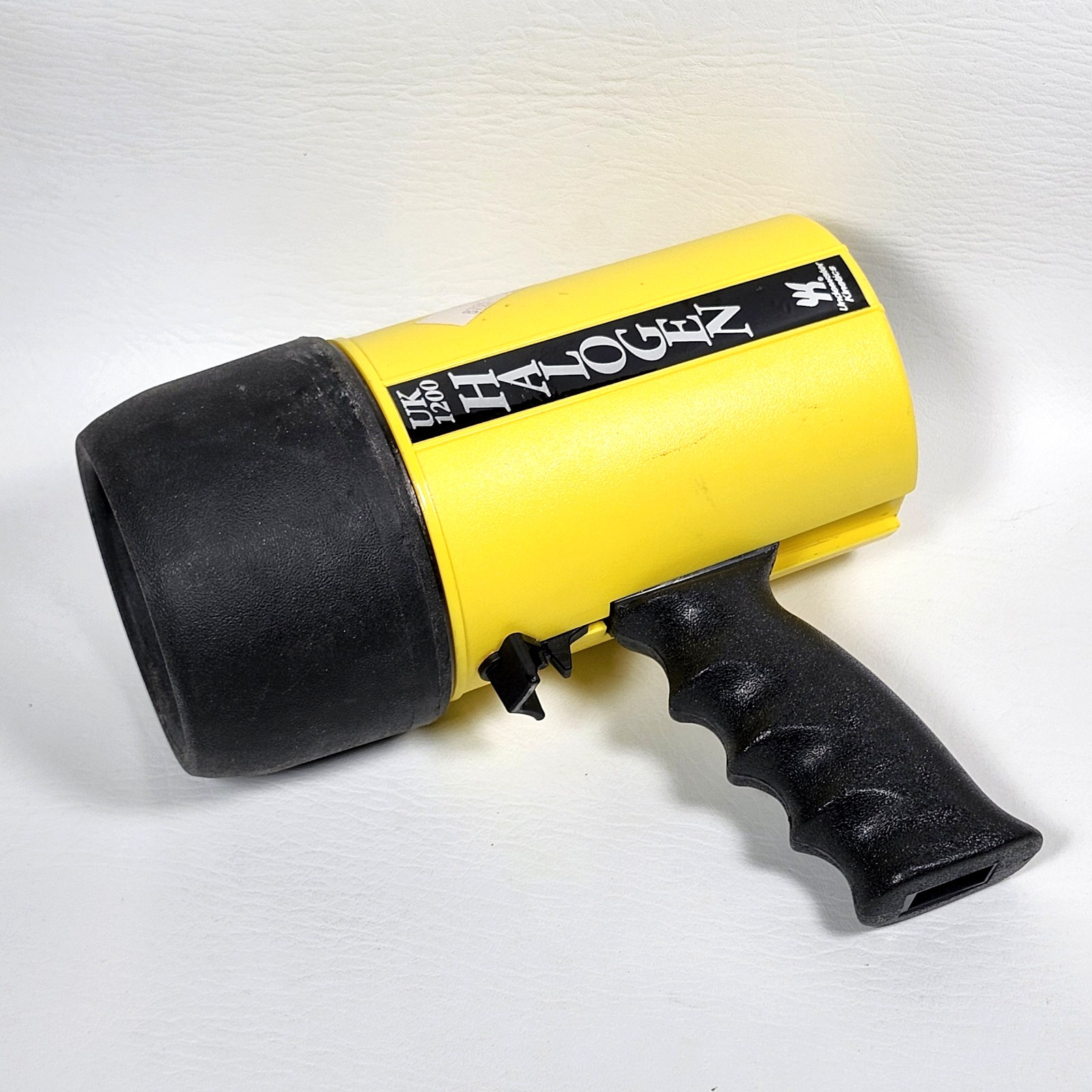 Underwater Kinetics UK 1200 Halogen Night Dive Light 500 Foot Maximum Depth