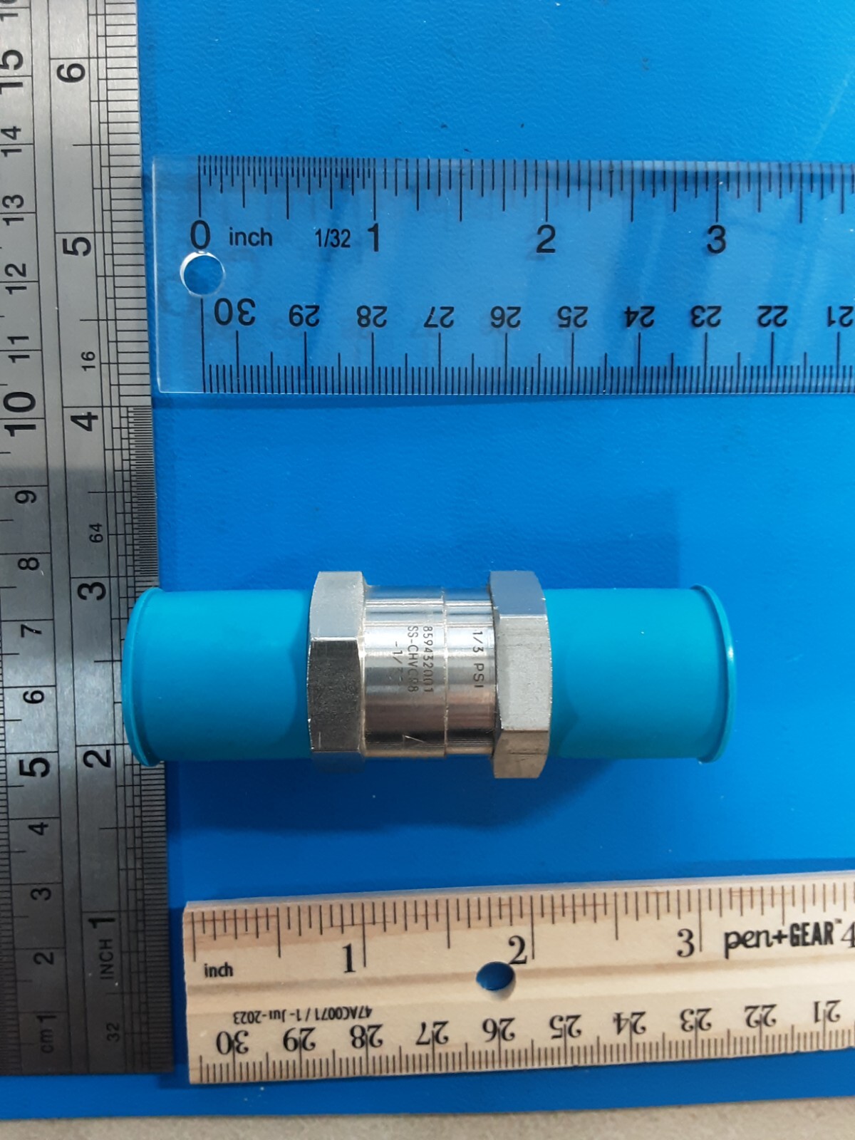 Swagelok SS-CHCR8-1/3  Poppet Check Valve 4300 psig 1/2" VCR Face Seal, 1/3 Psig