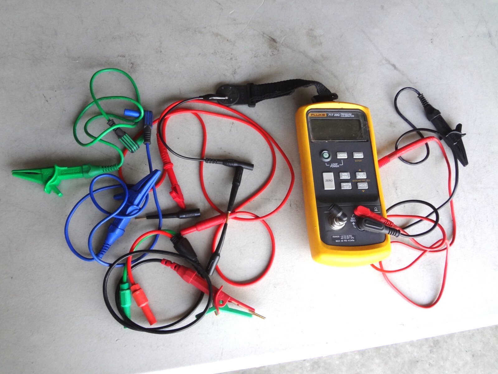 FLUKE 717-30G PRESSURE CALIBRATOR
