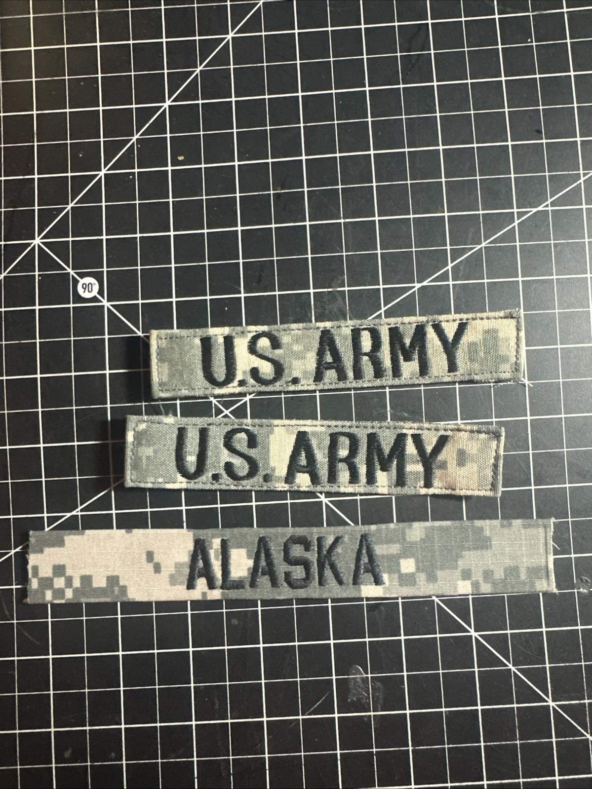 Set Of 2x Us Army Patches And Alaska Badge