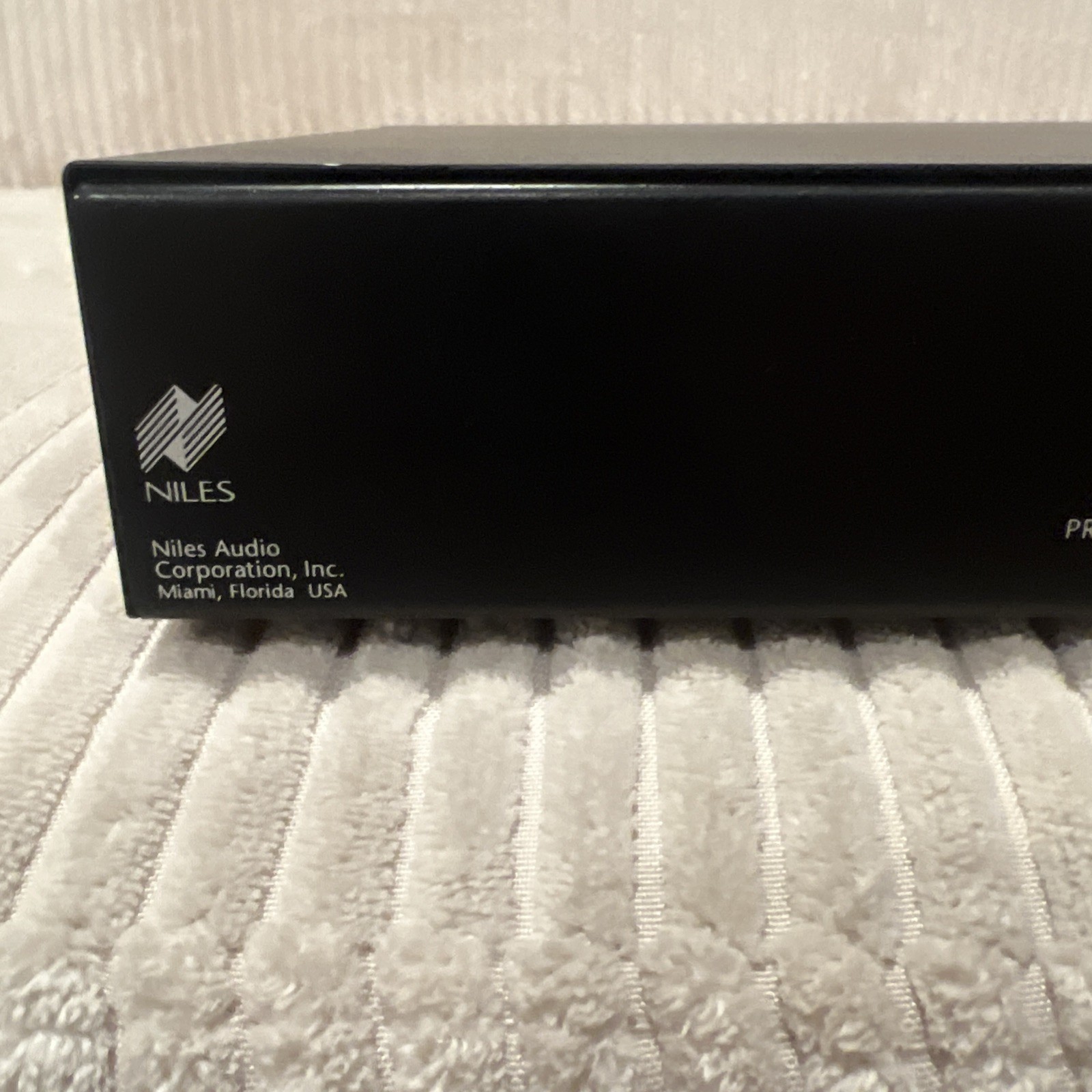 Niles HDL-4 High Definition Speaker Selection System 4 Pair Speaker Selector