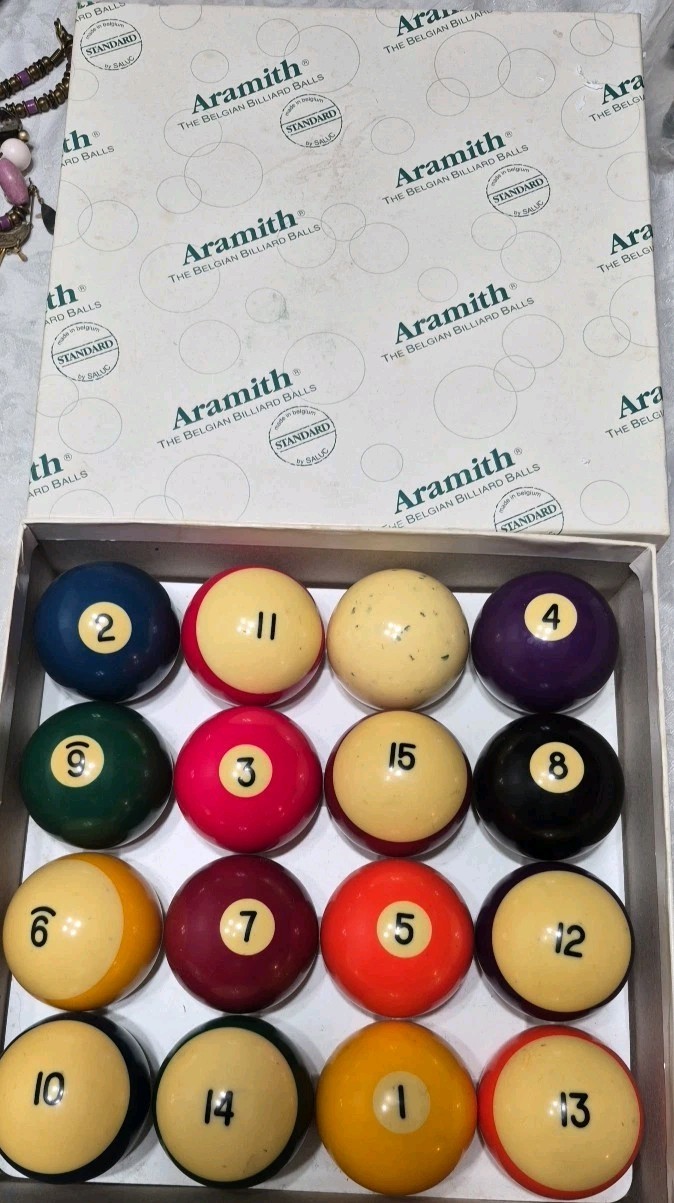 Vintage ARAMITH Belgian Billiard Pool Balls Standard Set w/Box Phenolic Resin