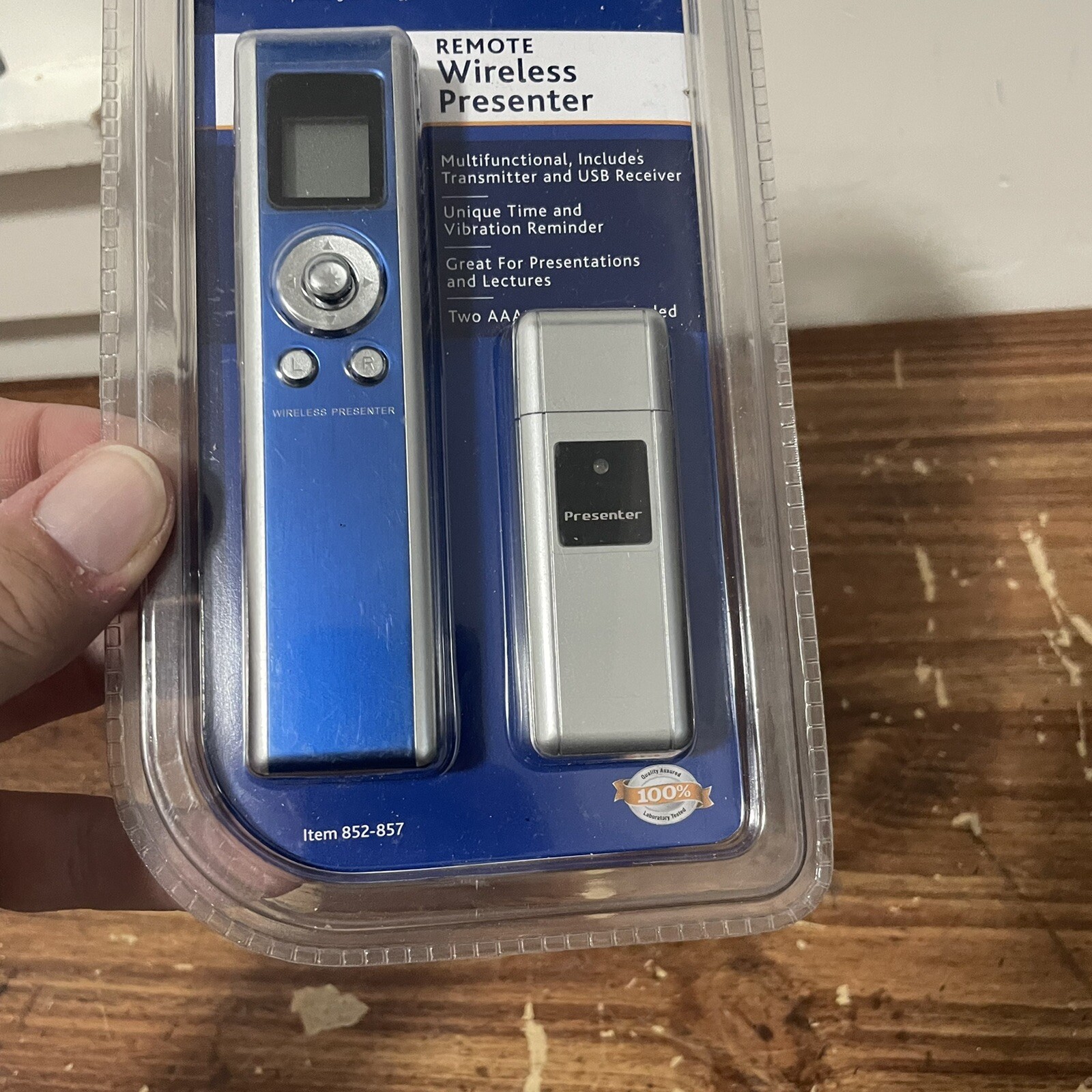 Remote wireless presenter Ativa / batteries included..item 852-857