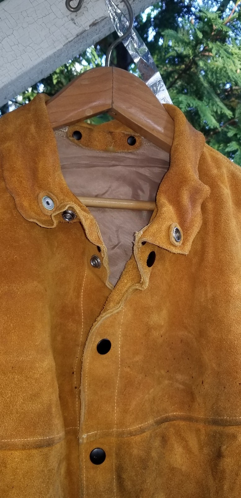 SUEDE WELDING JACKET AND JACKSON SAFETY GOGGLES SIZE MEDIUM