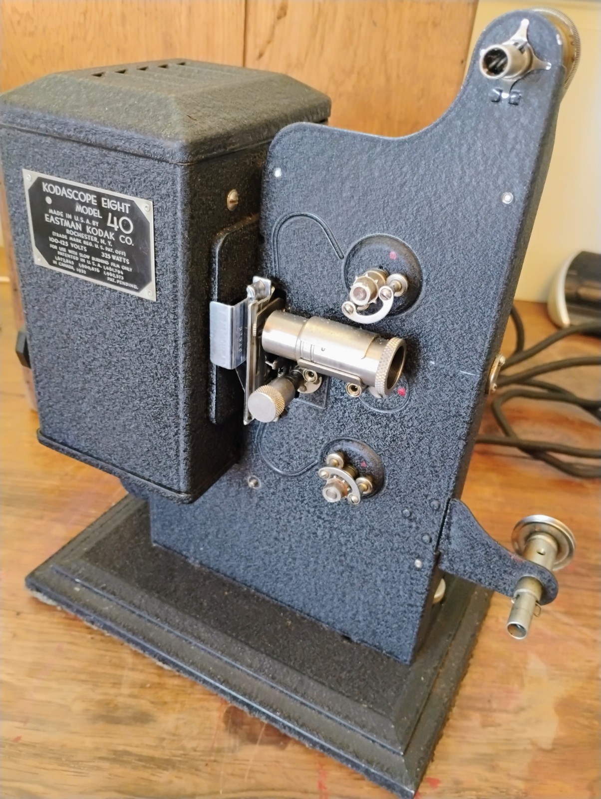 Kodascope Eight Model 40 8mm Silent Film Projector Testes Working