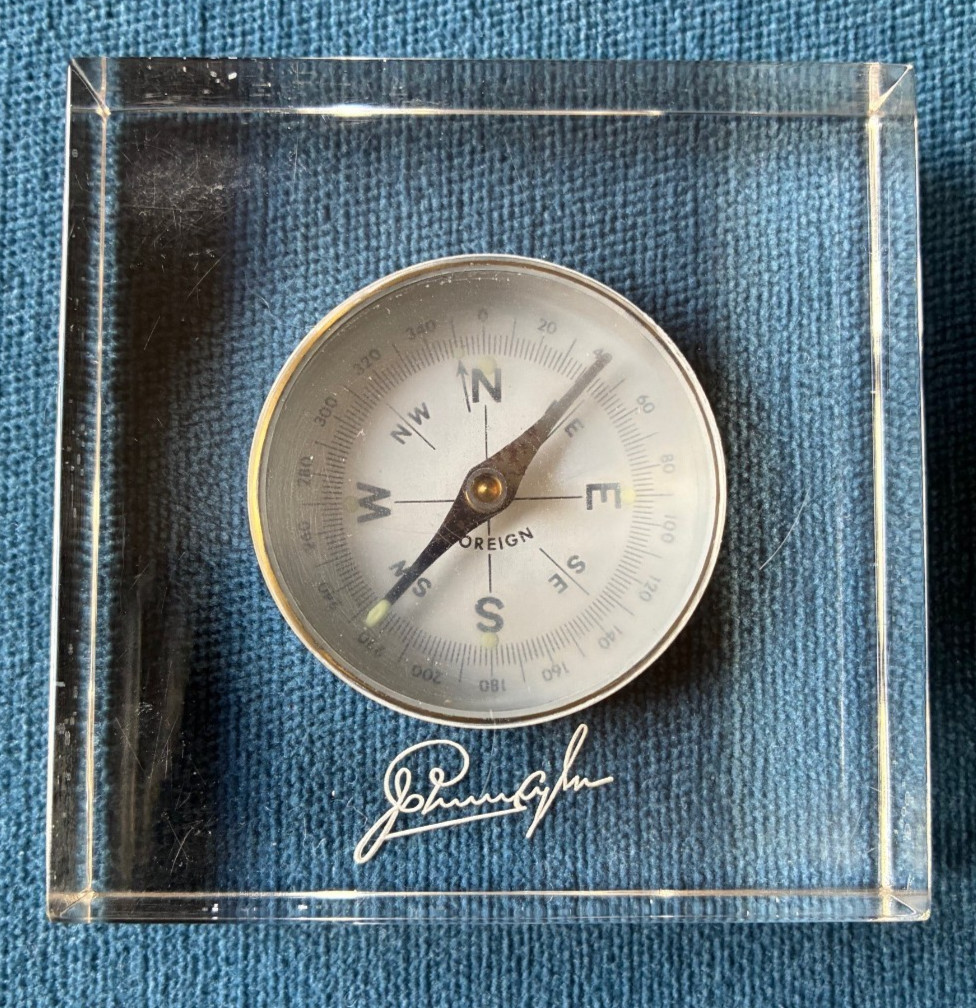 Magnetic compass in plexiglass
