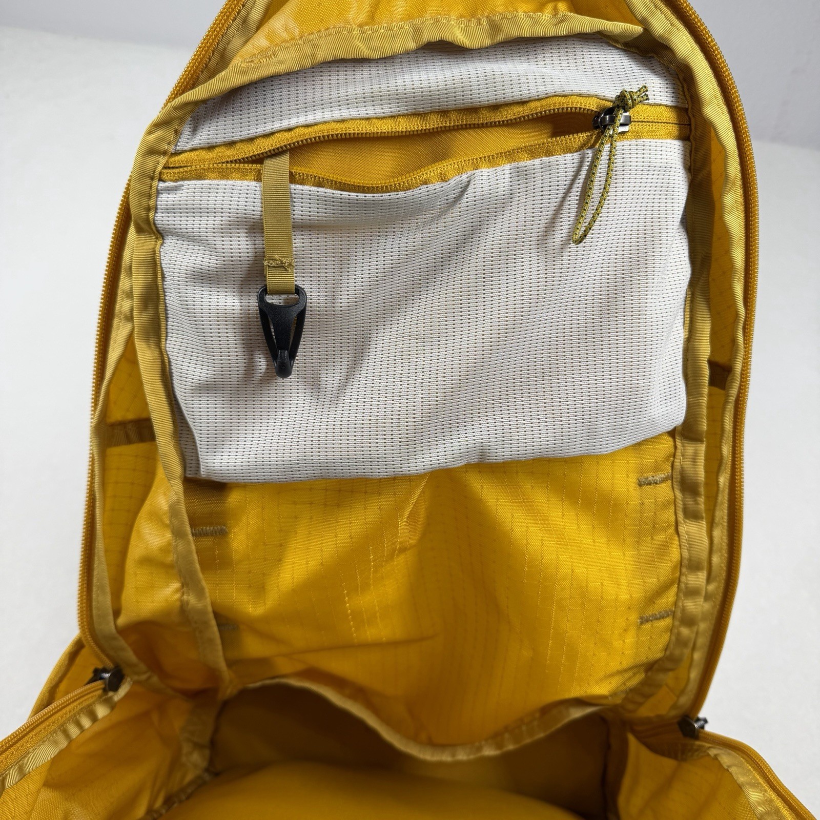 Mountain Hardware Camp 4 21L Backpack Yellow EUC