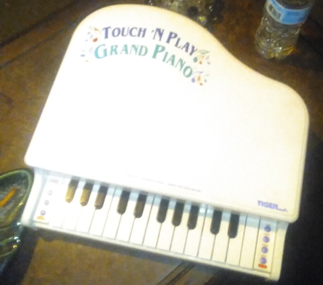Vintage Tiger Electronics Touch 'N Play Mini Grand Piano Keyboard SFP
