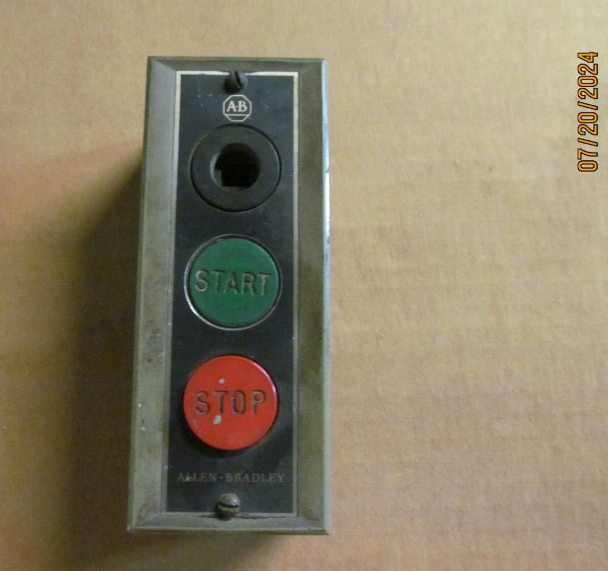 ALLEN BRADLEY 800S-2SAP SER M PUSH BUTTON ENCLOSURE (SEE DESCRIPTION)