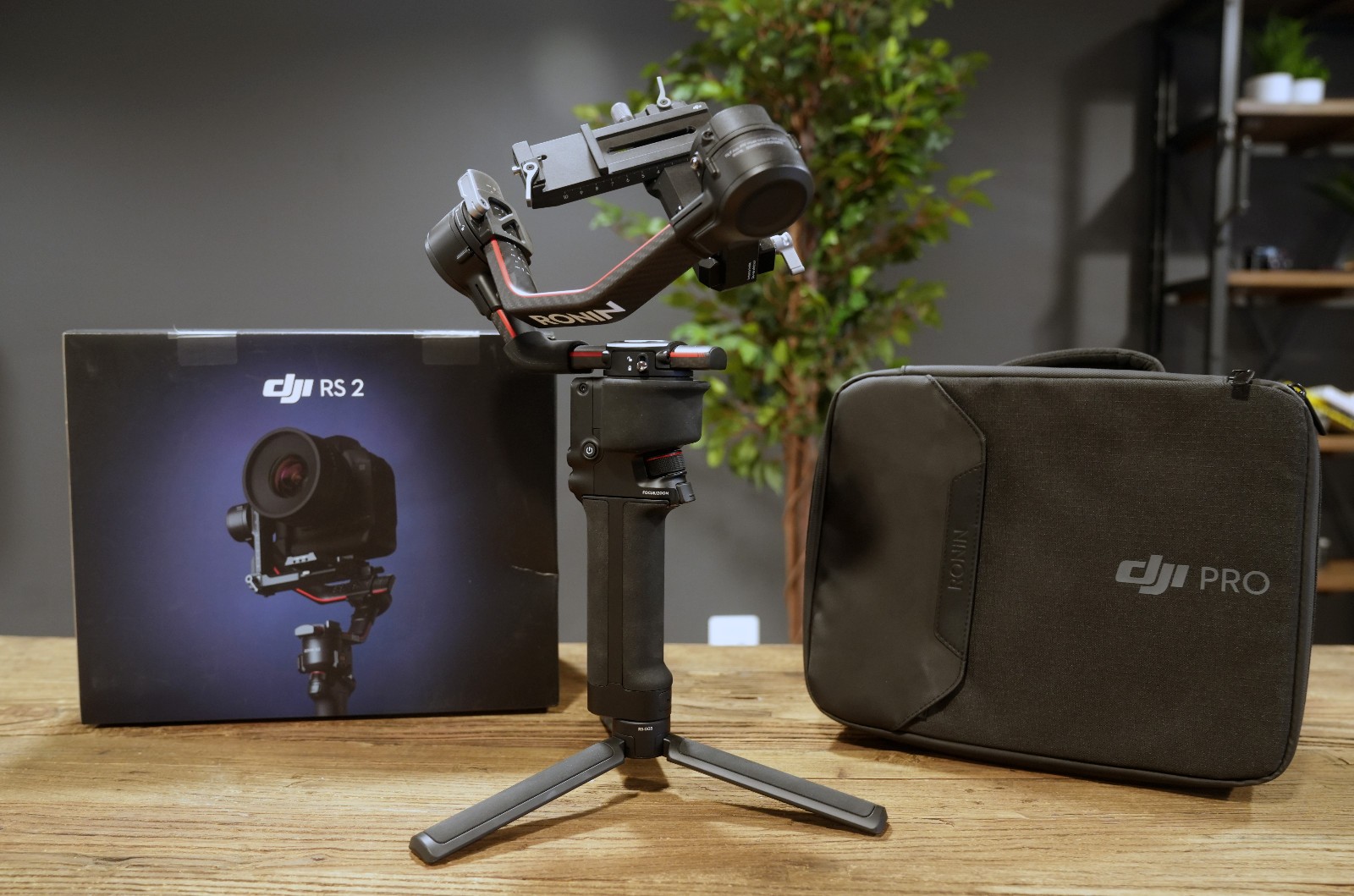 DJI RS 2 Gimbal Camera Stabilizer - NEEDS BATTERY