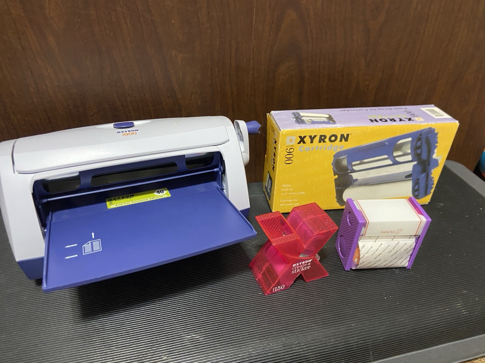 Xyron Model 900 Machine Sticker/label/magnet Maker Laminator - W/ NEW Cartridge