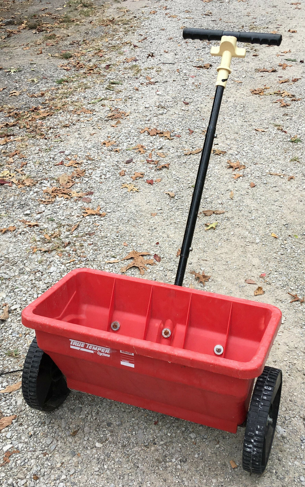 Cyclone True Temper Drop Spreader seeder lawn grass fertilizer LOCAL PICKUP ONLY