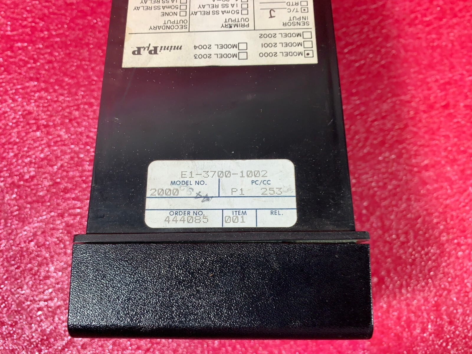 LFE Instruments Temperature Controller 220VAC 4-20mA Model 2000