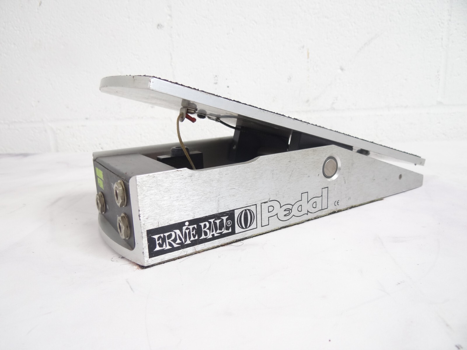 Ernie Ball Silver Rugged Full-Size 250K Mono Volume Pedal For Passive Signal