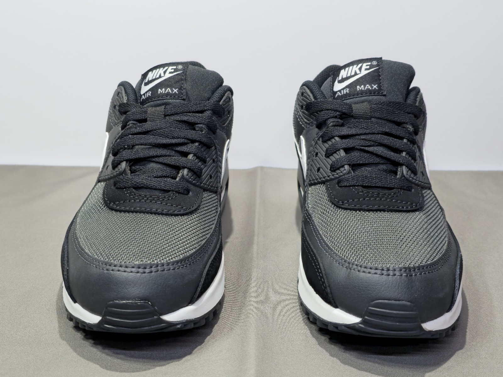Nike Air Max 90 'Iron Gray White Dark Smoke' Sneakers CN8490-002 Mens Size 8.5