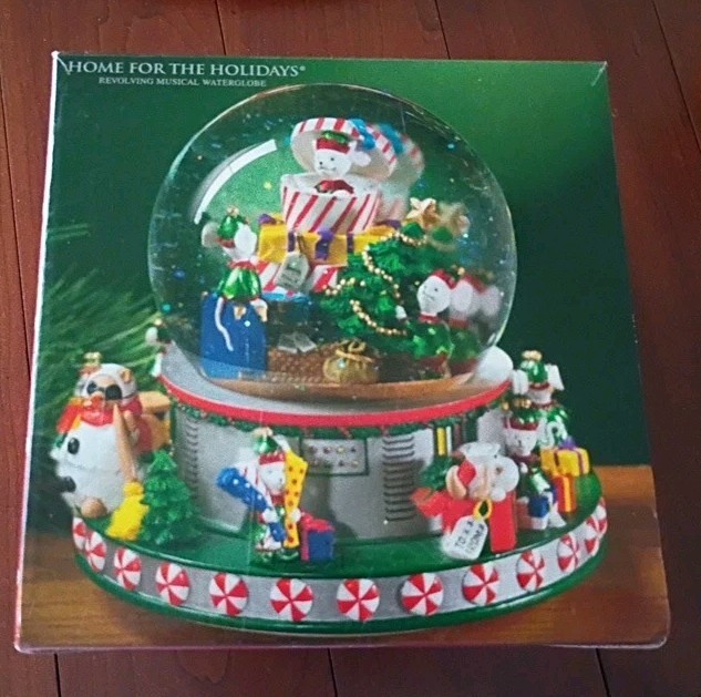 1999 Home For the Holidays Revolving Musical Waterglobe Santa Is Coming to Town