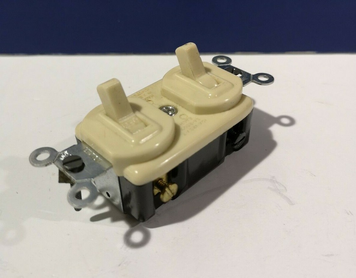 Leviton IVORY COMBINATION Switch Single Pole 3-Way On Separate Circuits 5216-I