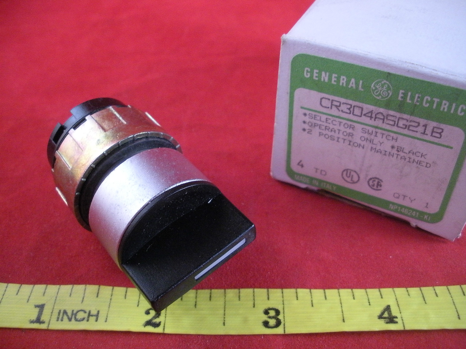 GE CR304A5G21B Selector Switch Operator Only Black 2 Position Maintained New