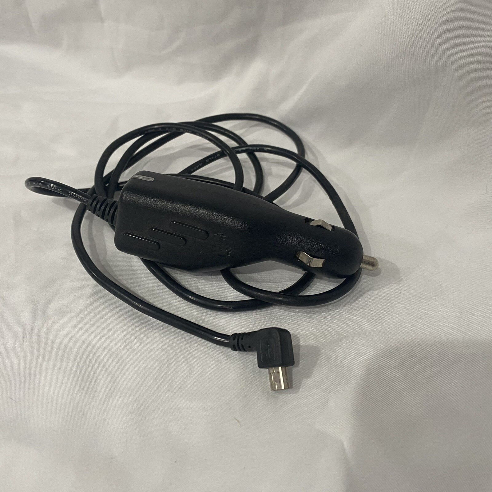 TomTom 023818, INPUT: 12/24V OUTPUT: 5V2A Car Charger