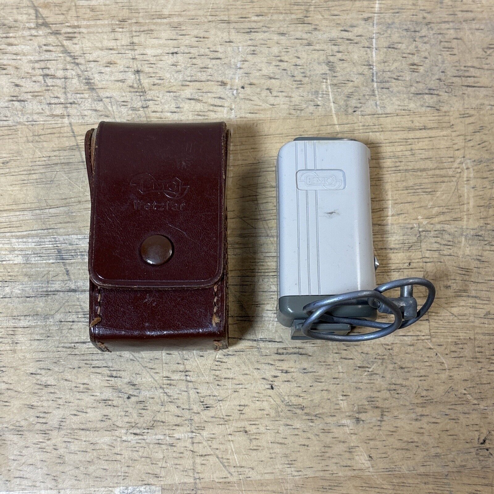 Emo Wetzlar Compact Flash Bulb Attachment w/ Case - Germany - Vintage
