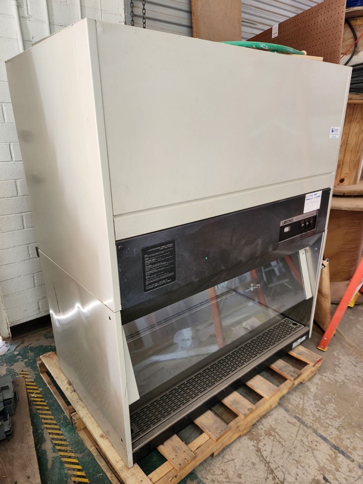Working 48" Labconco Purifier Class II Biosafety Cabinet (Model 36209-04) - 115V