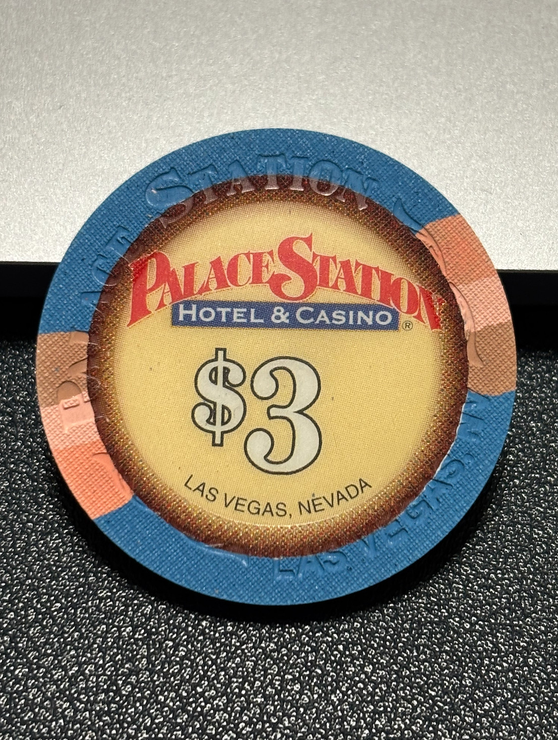 RARE (UNCIRCULATED) $3 PALACE STATION CASINO CHIP POKER CHIP LAS VEGAS NEVADA