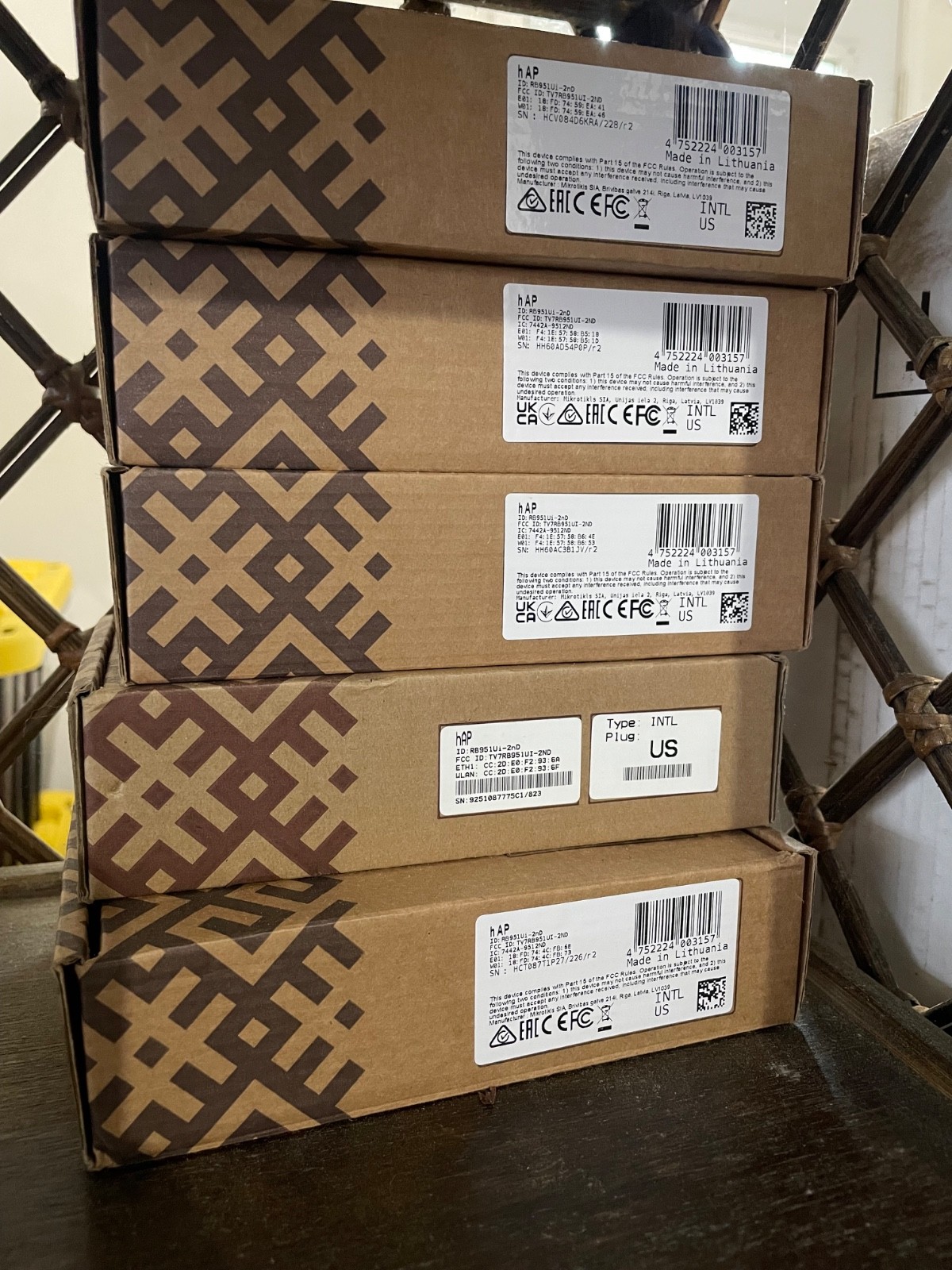 Mikrotik RouterBoard RB951Ui-2nD hAP 2.4GHz Access Point, 5-Port, PoE in and out