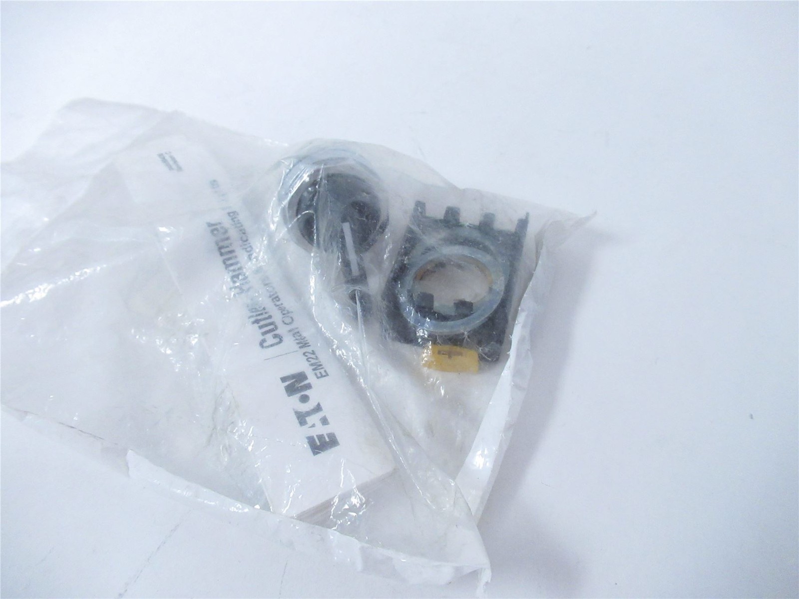 240411 New In Box; Eaton EM22VG61 Selector Switch - 3 Position; Lever