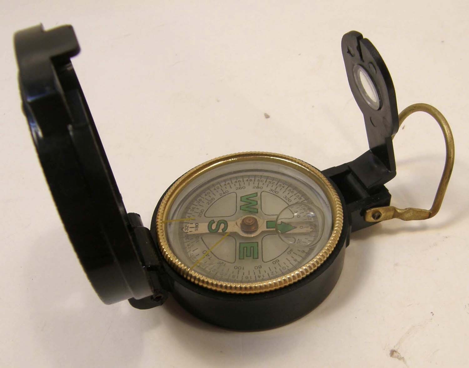 VINTAGE MILITARY ENGINEER CORPS STYLE DIRECTIONAL FOLDING POCKET COMPASS