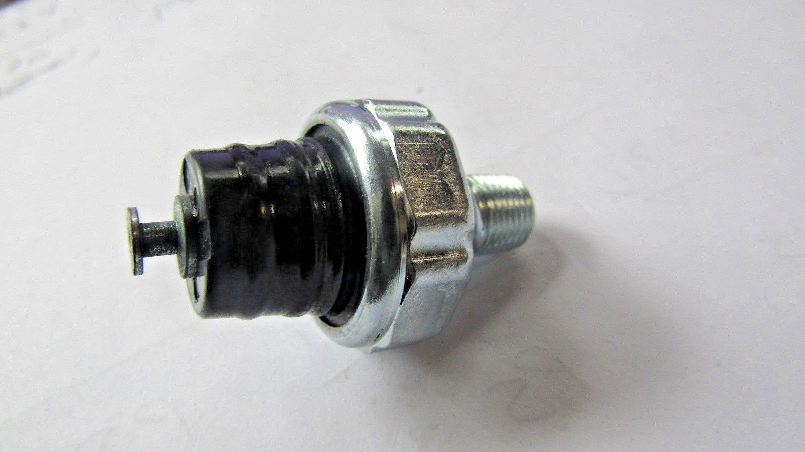 Engine Oil Pressure Sender-With Light Standard PS11T