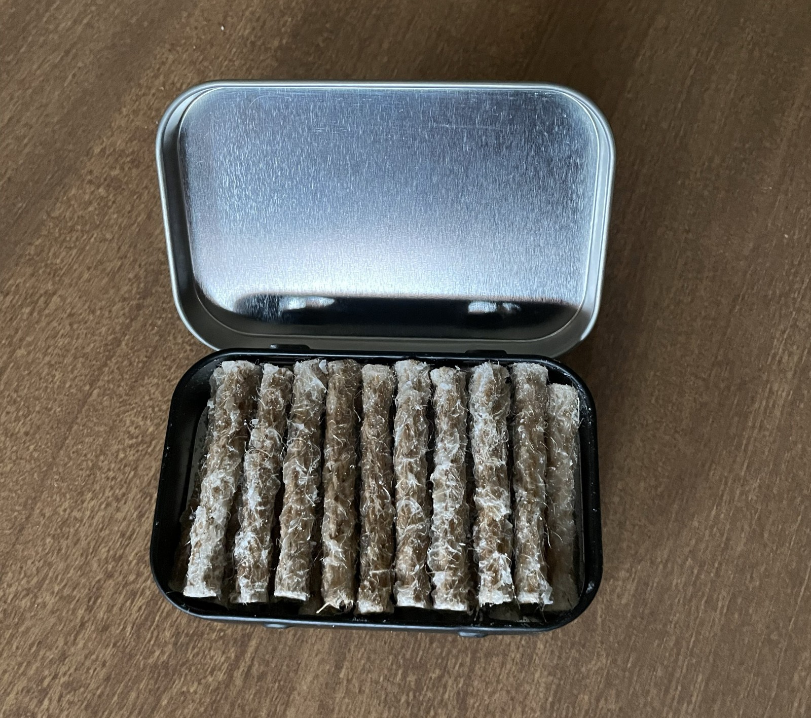 Firestarters Wax Jute Fire Tinder with Tin - 30 Pieces of Waxed Jute - camping