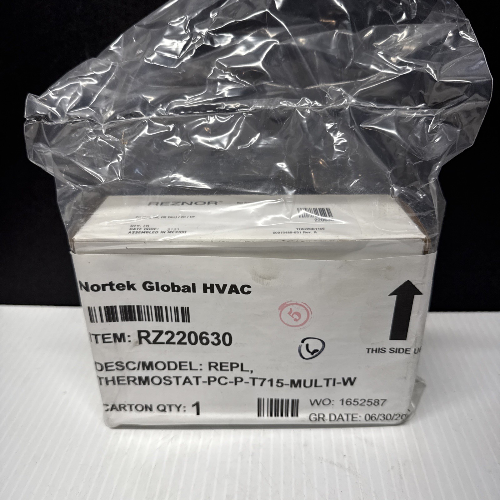 Reznor 220630 Thermostat New Sealed 2H / 2C / HP RZ220630