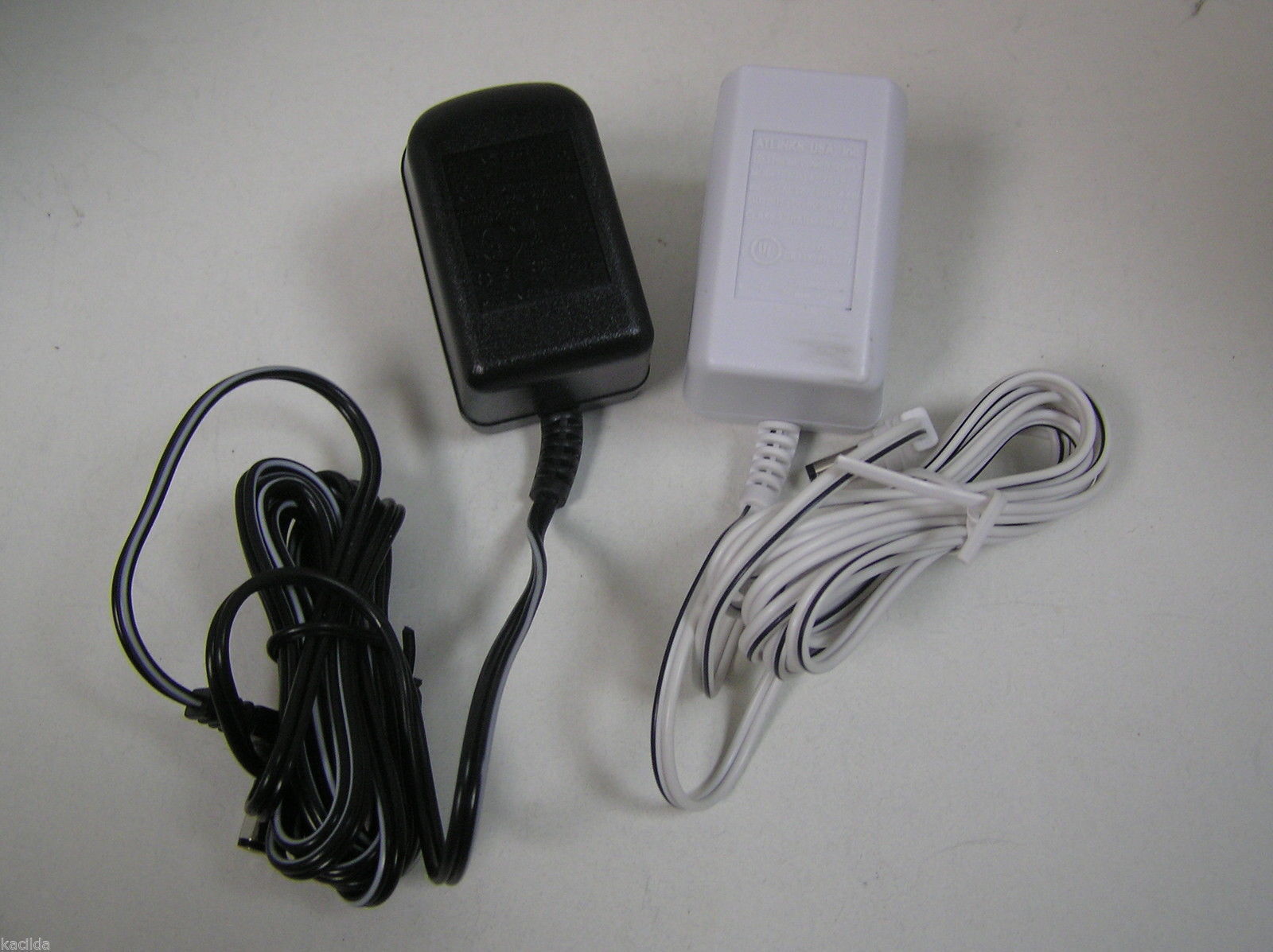 ATLINKS 5-2526 / 5-2616 AC ADAPTER IN: 110V OUT: 9 VOLTS 0.2A  BLACK OR WHITE