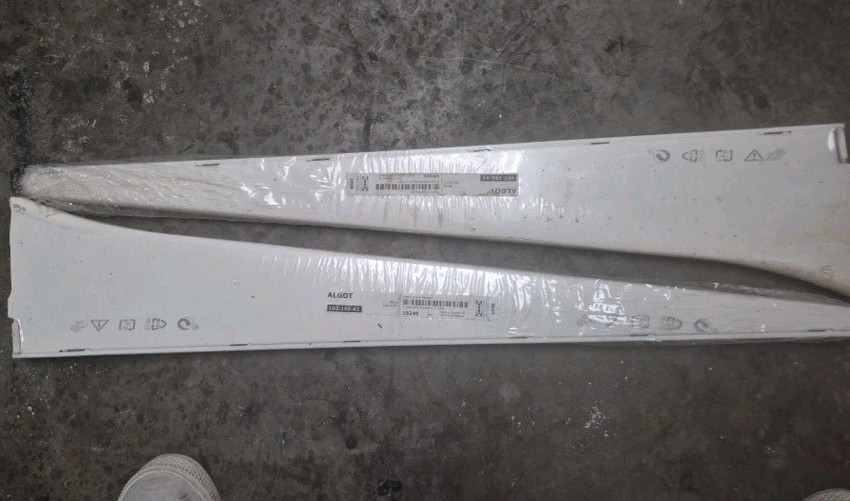 2 IKEA ALGOT White Steel Shelf Brackets 19240 (1947) 58 cm (22 3/4")